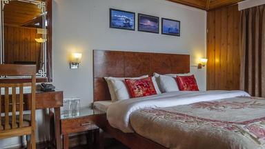 hotel room main image
