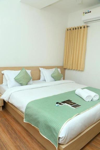 hotel room main image