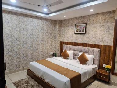 hotel room main image hotel room main image