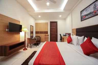 hotel room main image hotel room main image