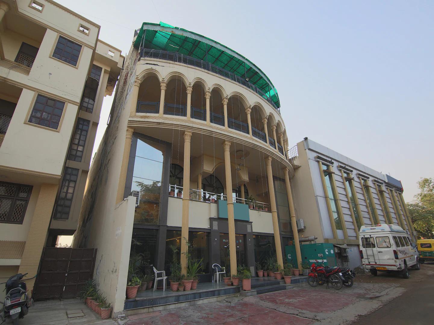 a car parked in front of a hotel with building view at hotel tara palace in Agra hotel_Image