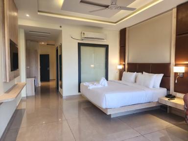 hotel room main image hotel room main image