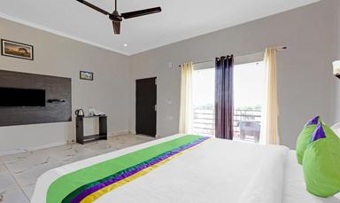 hotel room main image hotel room main image