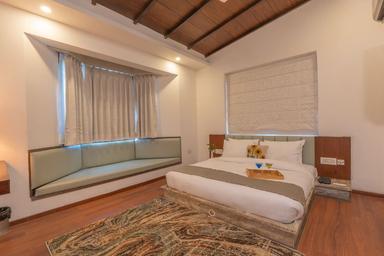 hotel room main image hotel room main image