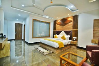 hotel room main image hotel room main image