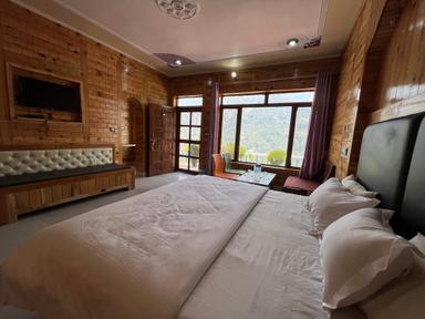 hotel room main image hotel room main image