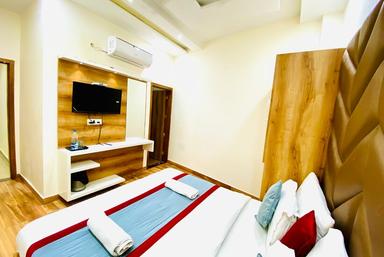 hotel room main image hotel room main image