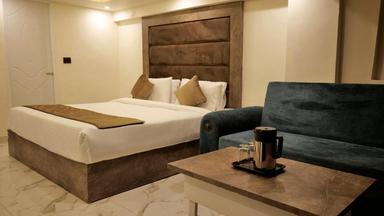 hotel room main image hotel room main image