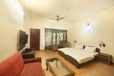 hotel room main image hotel room main image