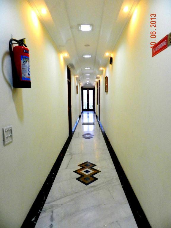 a hallway with wooden door in a building at hotel tara palace chandni chowk in New Delhi hotel_Image