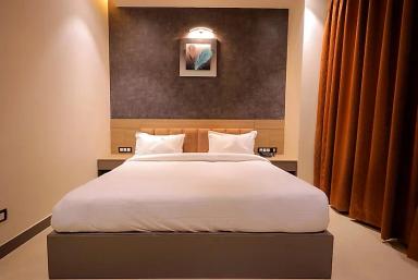 hotel room main image hotel room main image