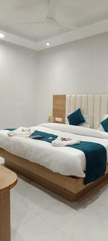 hotel room main image hotel room main image