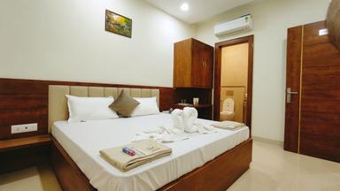 hotel room main image hotel room main image