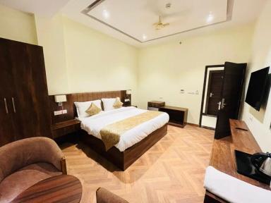 hotel room main image hotel room main image