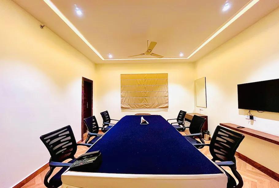 seating area at hotel ekas in lucknow hotel_Image