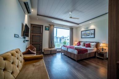 hotel room main image hotel room main image