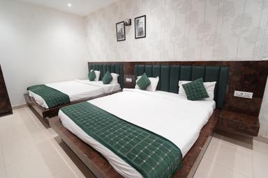 hotel room main image hotel room main image