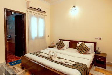 hotel room main image hotel room main image