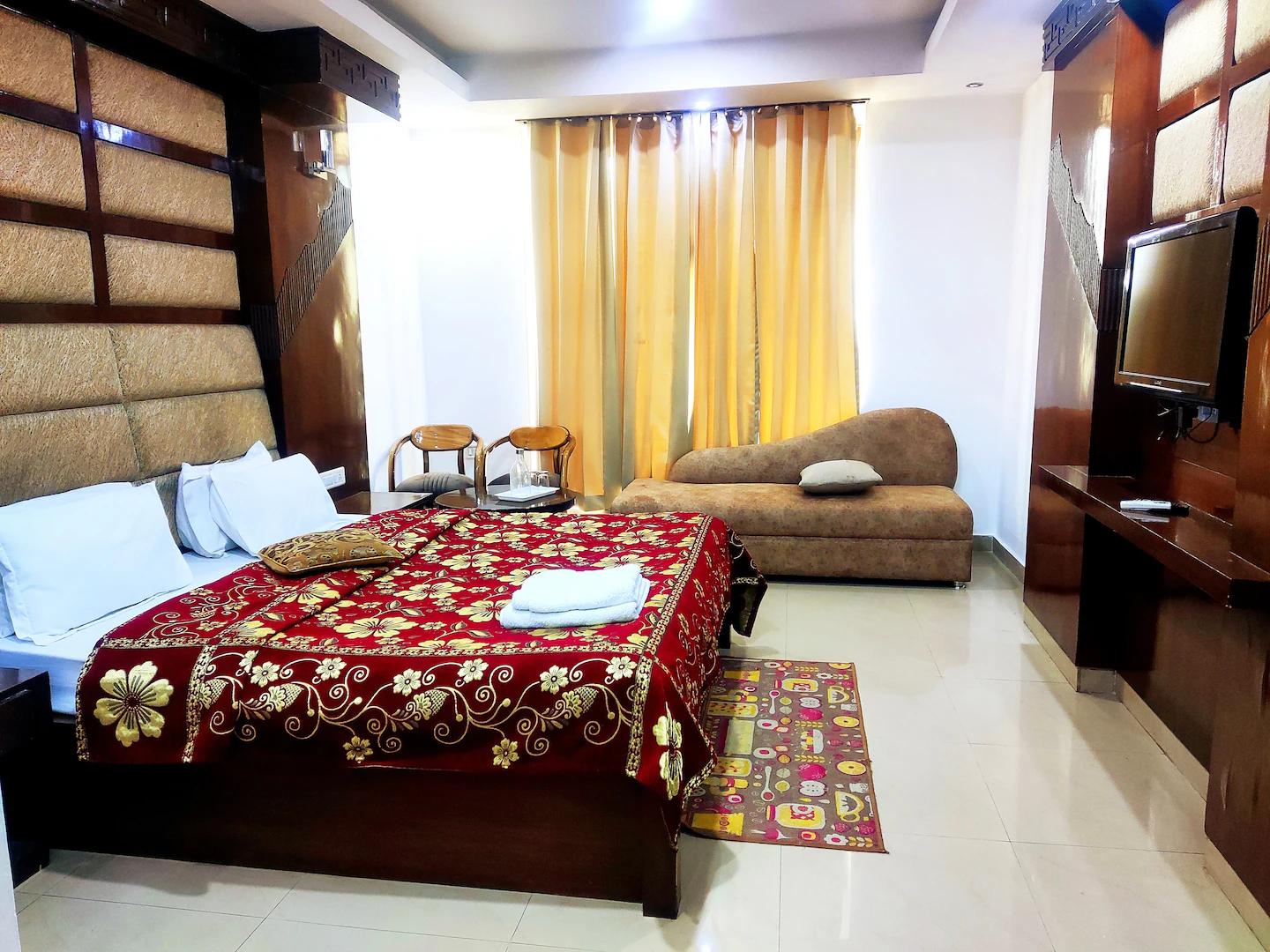 a double bed room with t.v at hotel raj mandir in haridwar hotel_Image