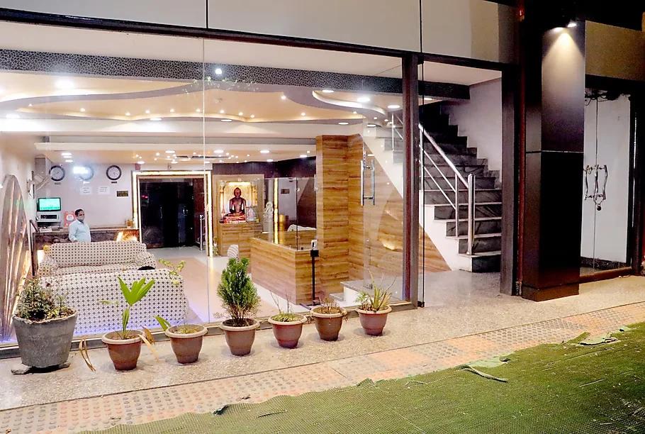 facade at hotel riya palace in agra hotel_Image