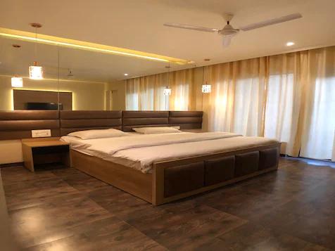 a bedroom with a large bed and mirror at hotel solitaire in Chandigarh hotel_Image