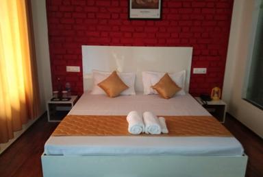 hotel room main image hotel room main image