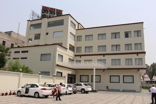 a front view of hotel at hotel trinetar gardens banquets in jammu hotel_Image