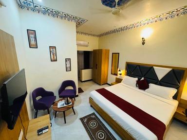 hotel room main image hotel room main image