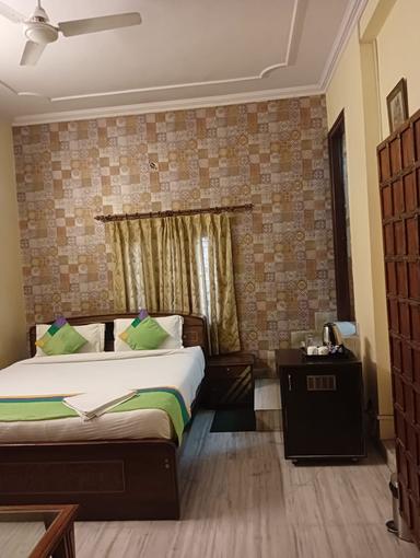 hotel room main image hotel room main image