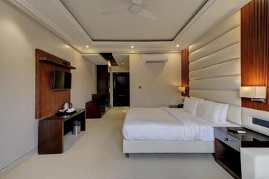 hotel room main image hotel room main image