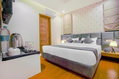 hotel room main image hotel room main image