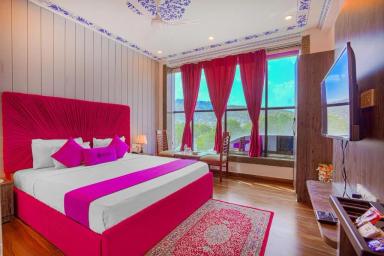 hotel room main image hotel room main image