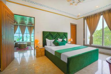 hotel room main image hotel room main image