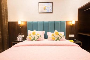 hotel room main image hotel room main image