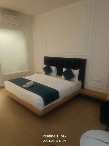 hotel room main image hotel room main image