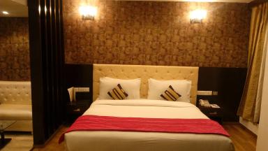 hotel room main image hotel room main image