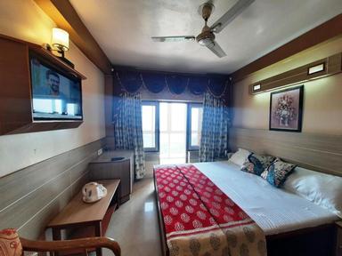 hotel room main image hotel room main image