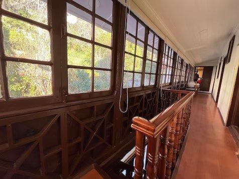 a entry of hotel with stairs at the haritage hotel in shimla  hotel_Image