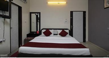 hotel room main image hotel room main image