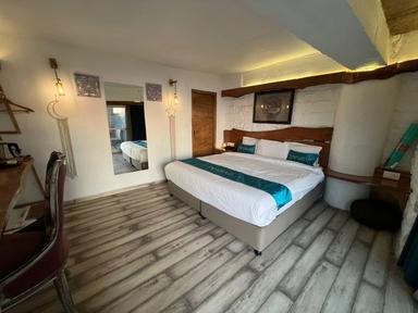 hotel room main image hotel room main image