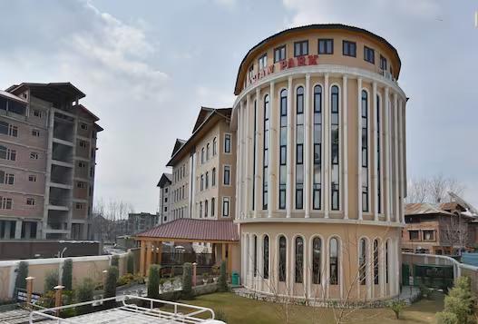 facade at asian park hotel in srinagar hotel_Image